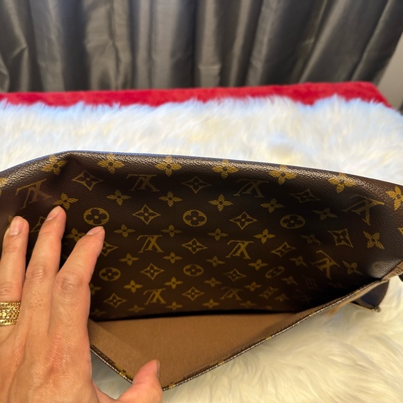 Louis Vuitton Bosphore Messenger bag - Picture 8 of 11